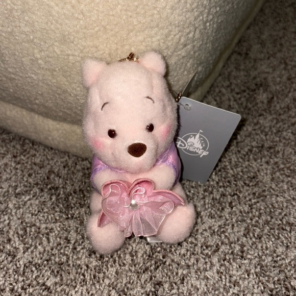 Disney Sakura Pooh Bear Keychain New!! - Picture 2 of 2
